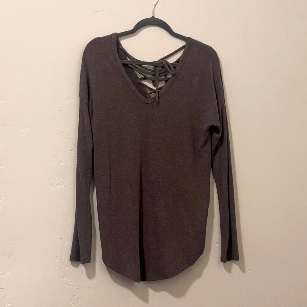 Long sleeve open back v-neck top